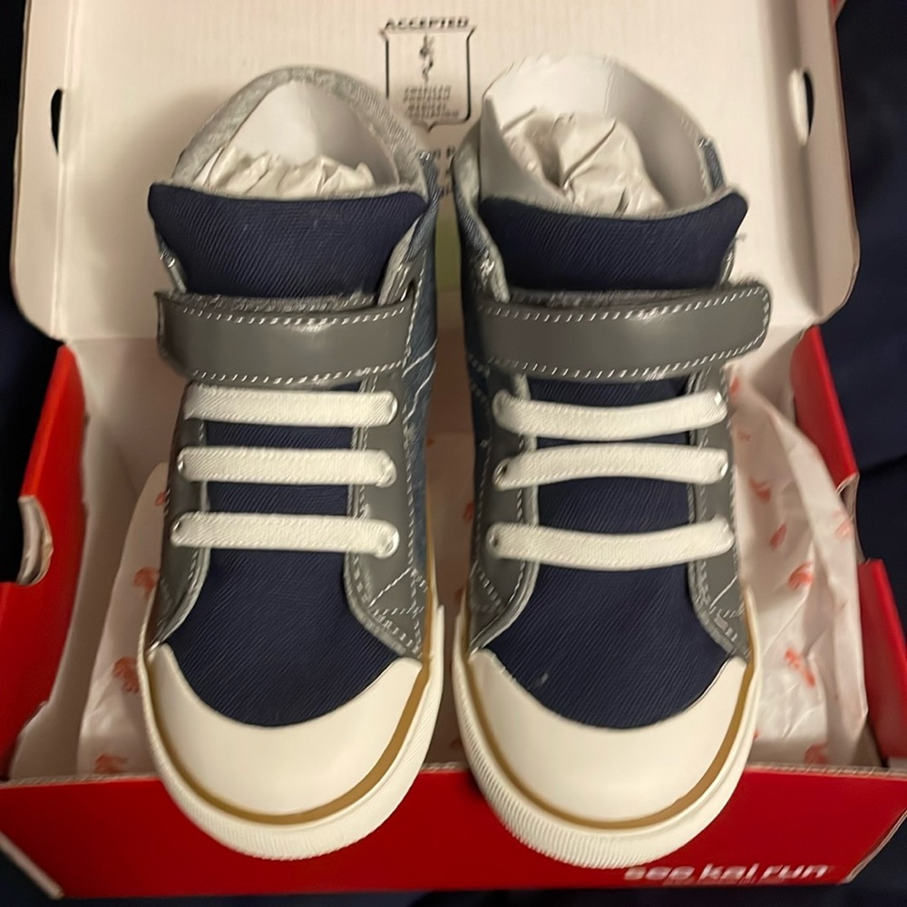 NIB see kai run Dane sneakers size 12